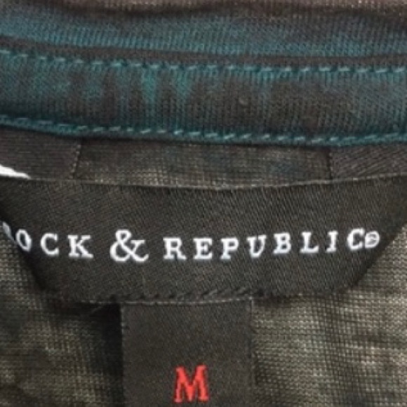 💫ROCK & REPUBLIC~VNECK T~SHIRT~SZ MEDIUM💫 - Picture 4 of 5